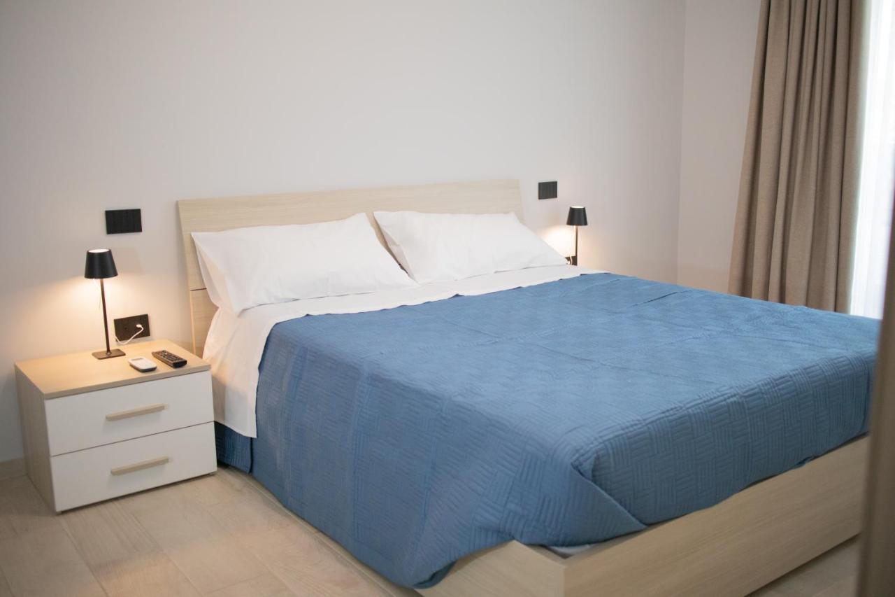 E-Twelve Apartment เนเปิลส์ ภายนอก รูปภาพ
