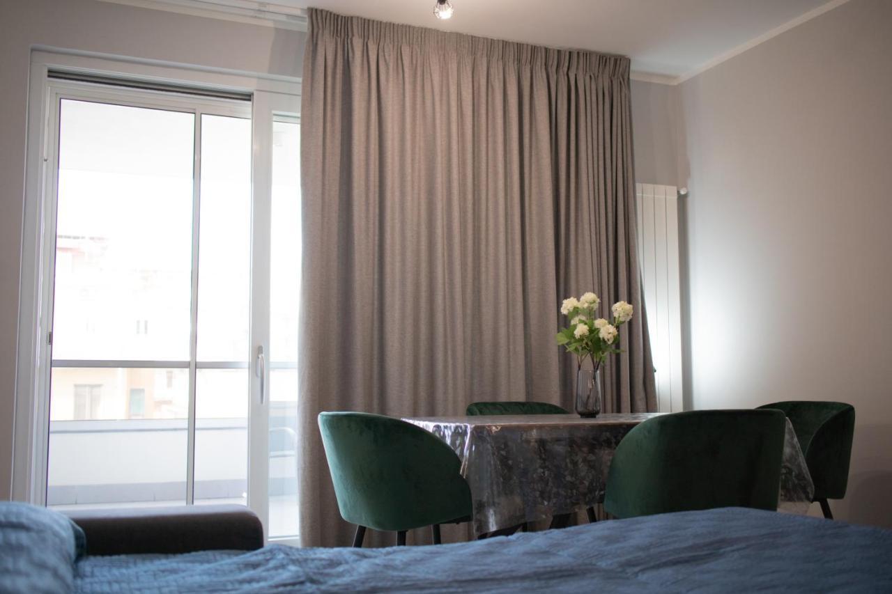 E-Twelve Apartment เนเปิลส์ ภายนอก รูปภาพ