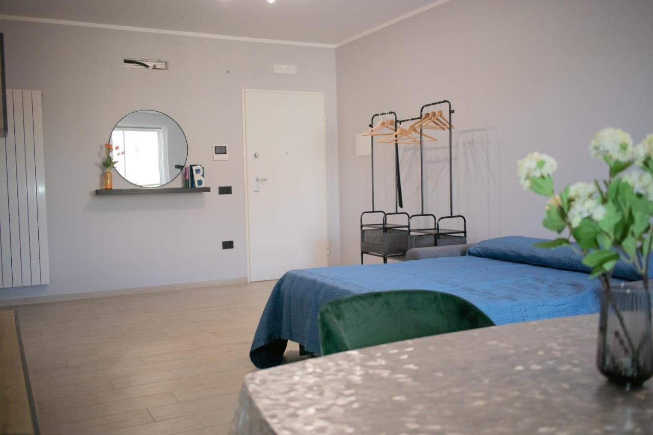 E-Twelve Apartment เนเปิลส์ ภายนอก รูปภาพ